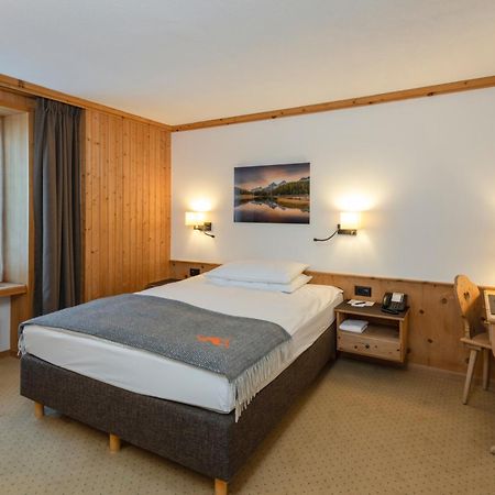 Edelweiss Swiss Quality Hotel Sils Maria Room photo
