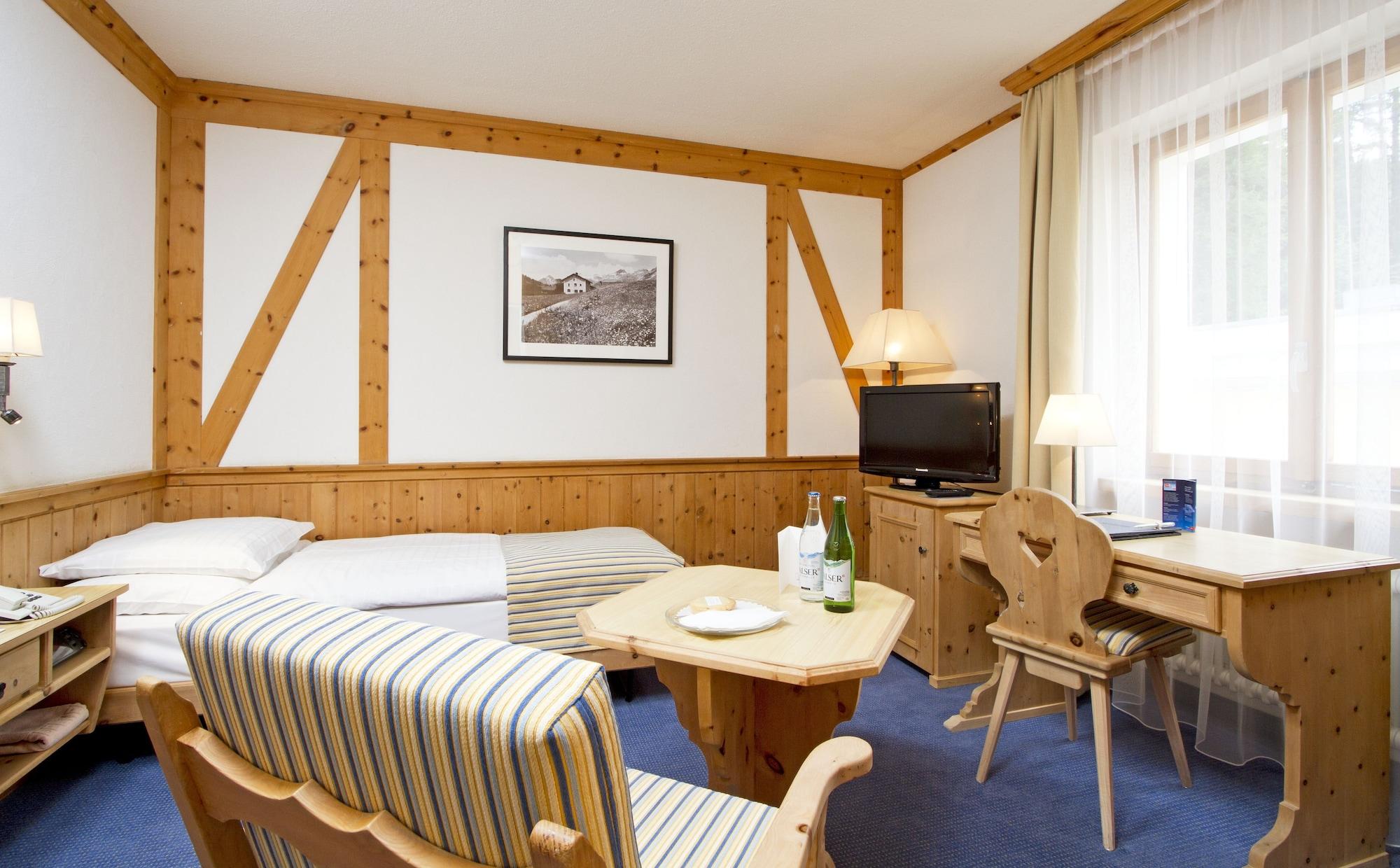 Edelweiss Swiss Quality Hotel Sils Maria Room photo