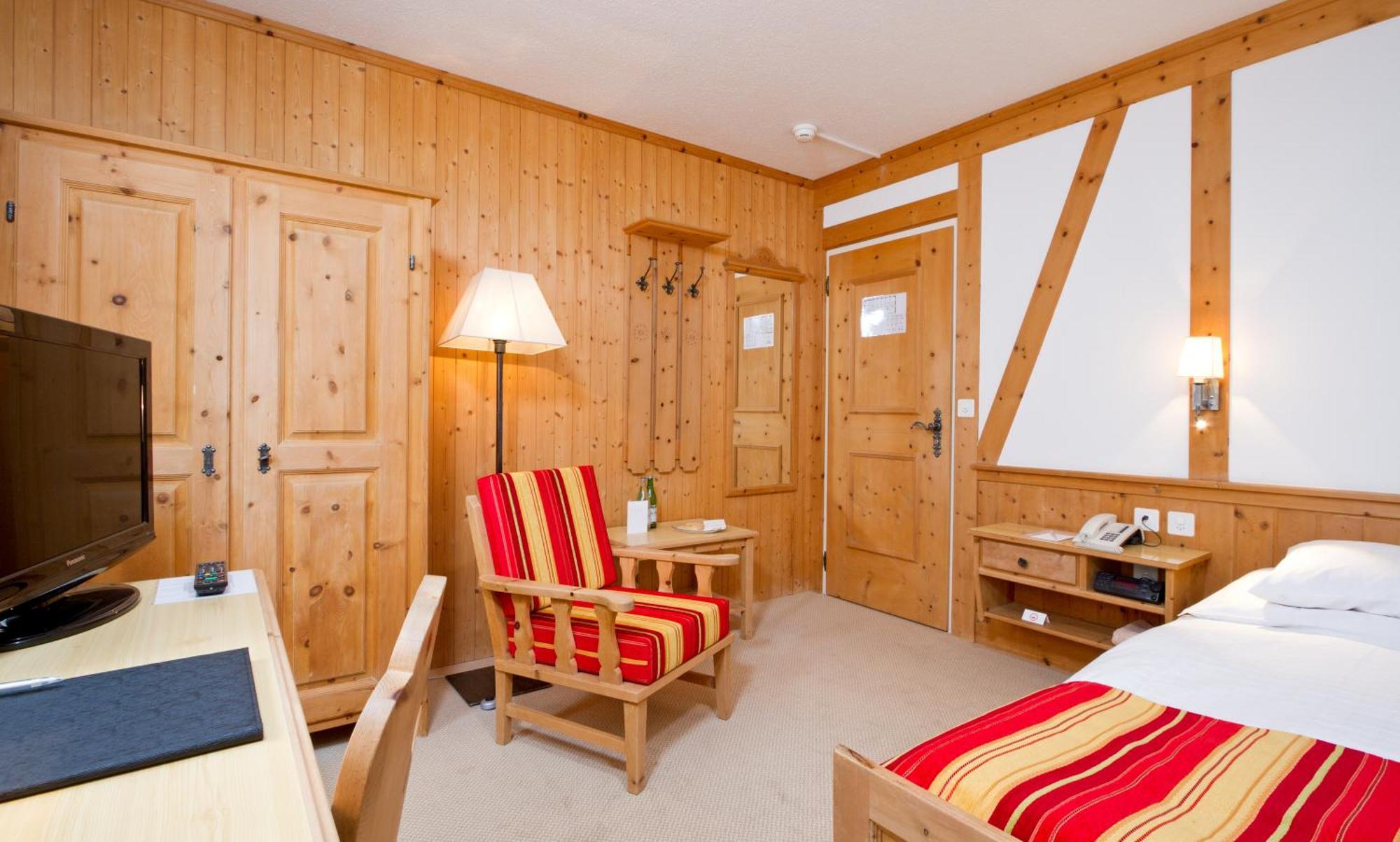 Edelweiss Swiss Quality Hotel Sils Maria Room photo